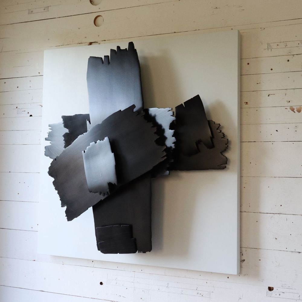Pièces uniques - sculpture murale « Mouvement noir sur carré blanc \". - THIERRY LAUDREN