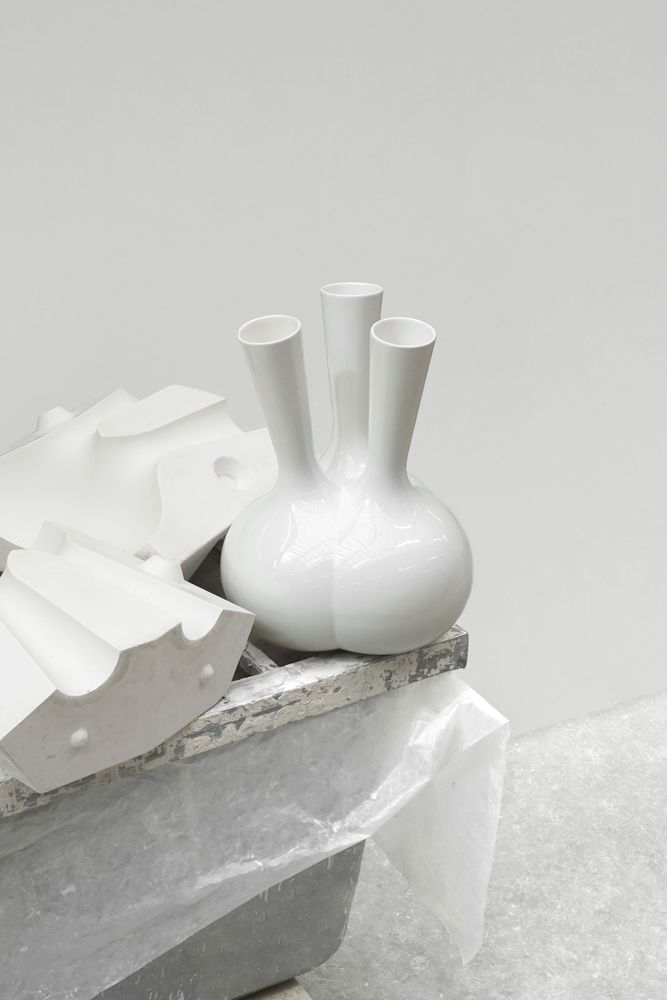 Ceramic - Mama Vase - Roderick Vos - COR UNUM