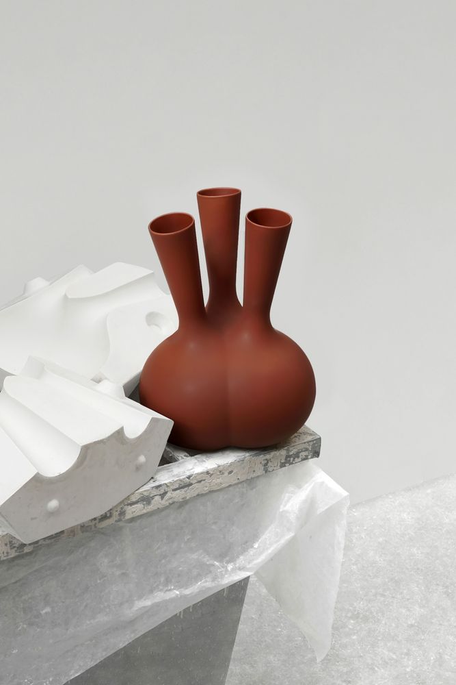 Ceramic - Mama Vase - Roderick Vos - COR UNUM