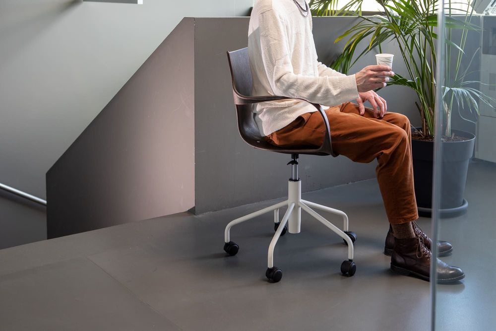 Assises pour bureau - ERBi chaise, cadre pivotant à roulettes, pour le bureau - STILFIBRA