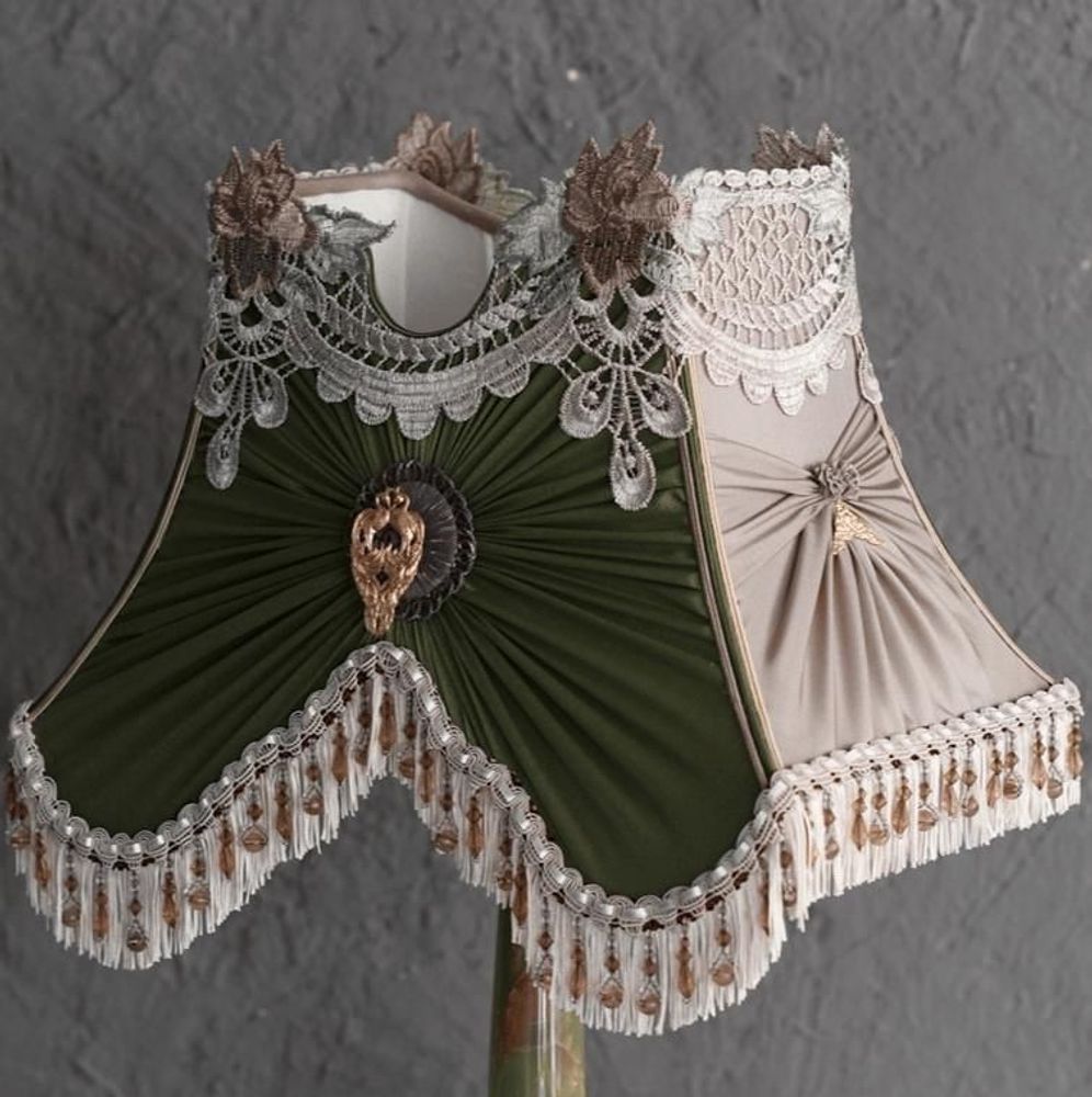 Objets de décoration - Abat-jour Victorien MARQUISE AUX PAONS - BELLE EPOQUE
