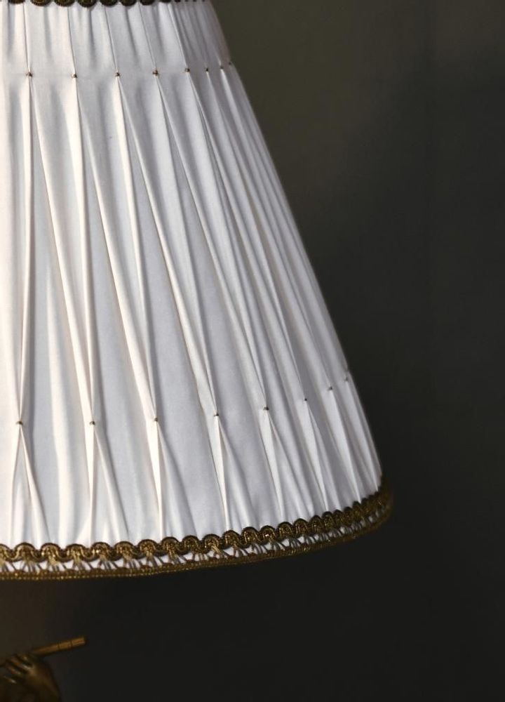 Decorative objects - Ivory and gold smocked empire pleated lampshade - BELLE EPOQUE