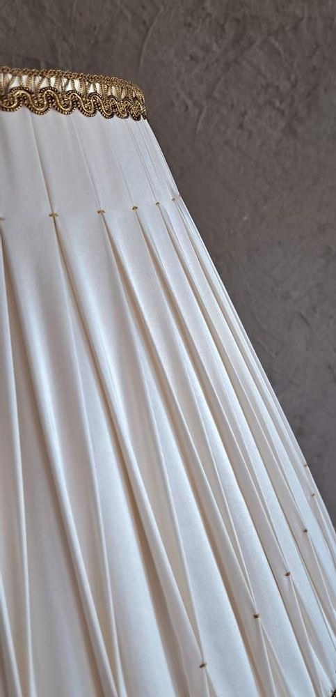 Decorative objects - Ivory and gold smocked empire pleated lampshade - BELLE EPOQUE