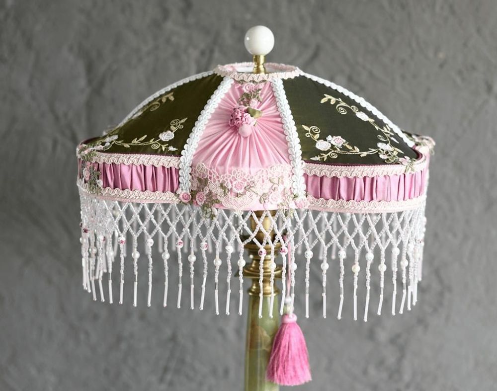 Objets de décoration - Abat-jour victorien PERLE DE ROSE EN SOIE ET FRANGE DE PERLES - BELLE EPOQUE