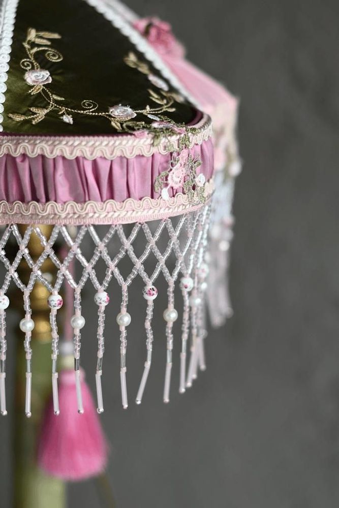 Objets de décoration - Abat-jour victorien PERLE DE ROSE EN SOIE ET FRANGE DE PERLES - BELLE EPOQUE