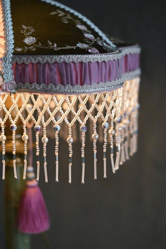 Objets de décoration - Abat-jour victorien PERLE DE ROSE EN SOIE ET FRANGE DE PERLES - BELLE EPOQUE