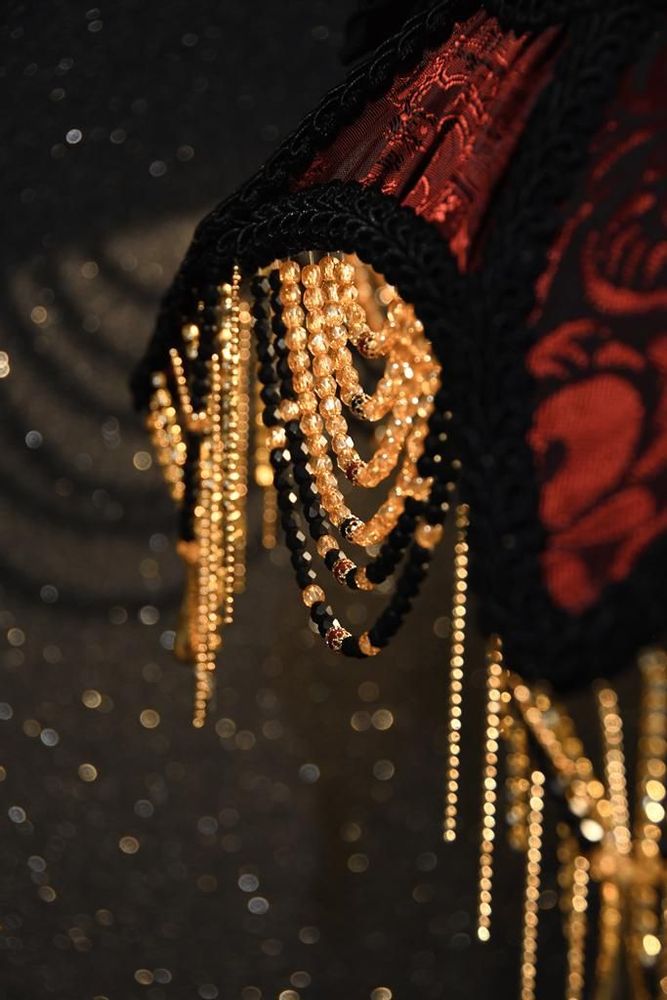 Objets de décoration - Abat-jour rouge et noir SYMBAD avec frange perlée - BELLE EPOQUE