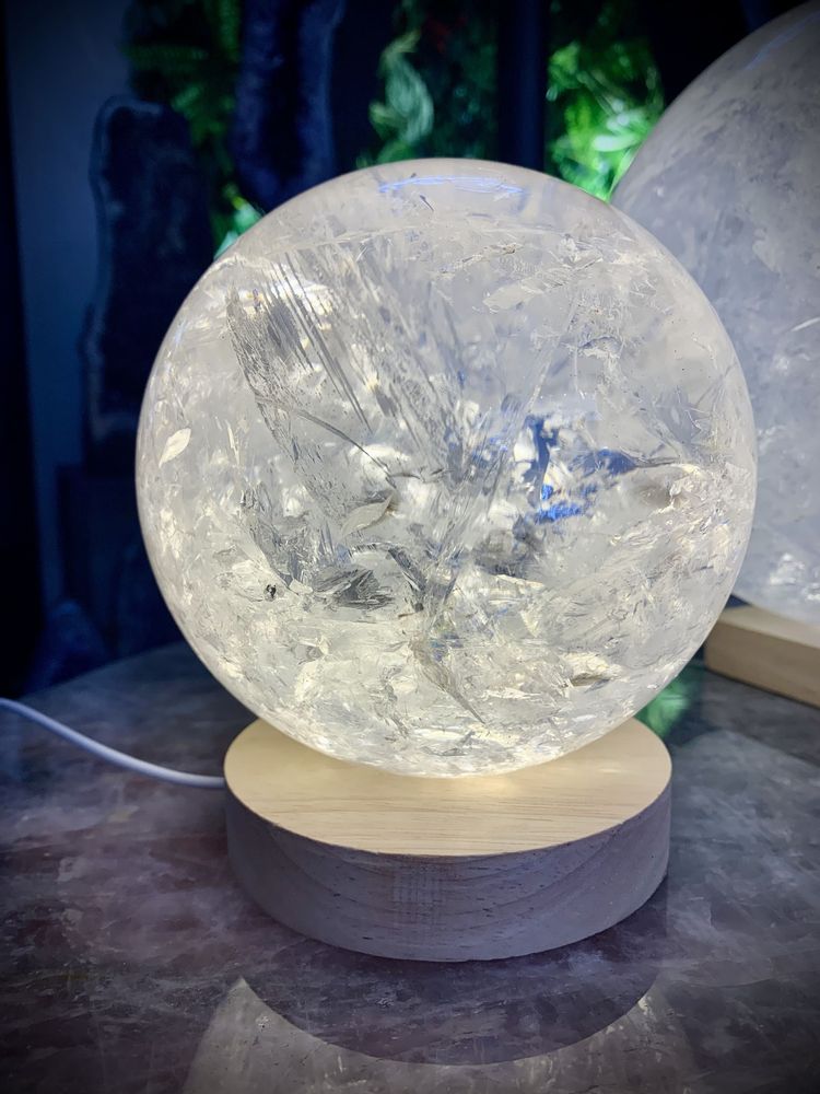 Design objects - The small rock crystal lamp: Lighting & design objects - LAVENTURINE GALLERY