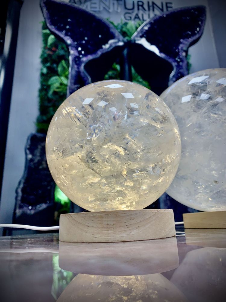 Design objects - The small rock crystal lamp: Lighting & design objects - LAVENTURINE GALLERY