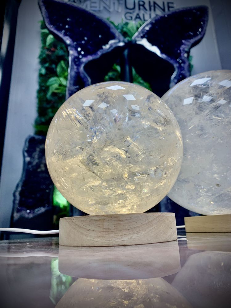 Design objects - The small rock crystal lamp: Lighting & design objects - LAVENTURINE GALLERY