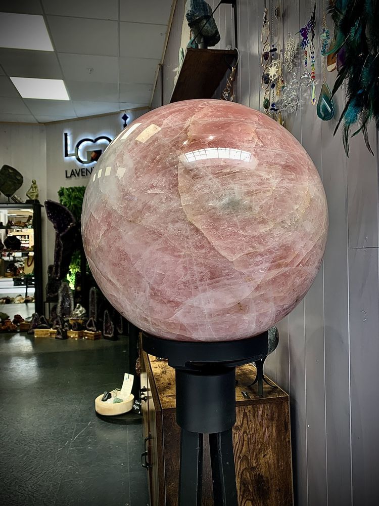 Accessoires de déco extérieure - La planète rose :  Sphère quartz Objet déco, d’art et design - LAVENTURINE GALLERY