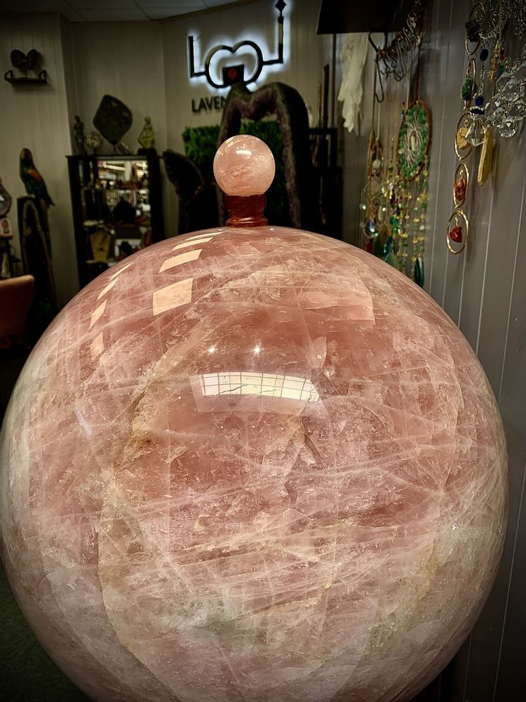 Accessoires de déco extérieure - La planète rose :  Sphère quartz Objet déco, d’art et design - LAVENTURINE GALLERY