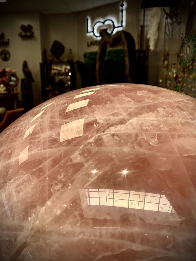 Accessoires de déco extérieure - La planète rose :  Sphère quartz Objet déco, d’art et design - LAVENTURINE GALLERY