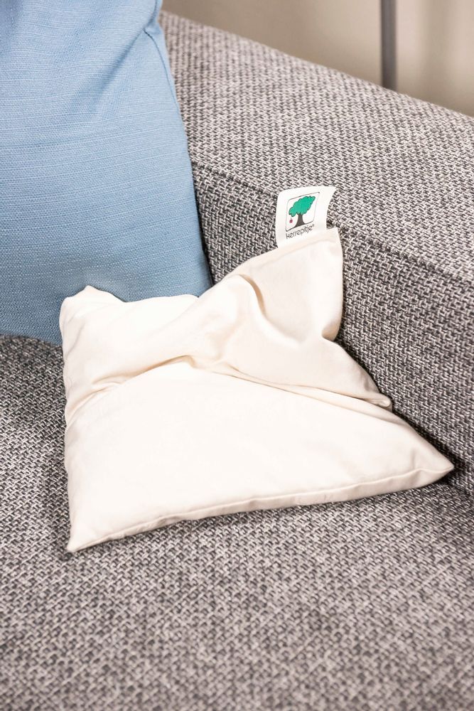 Cushions - Kersepitje Classic Ecru - Square cherry stone cushion - 27x27cm - INATURA