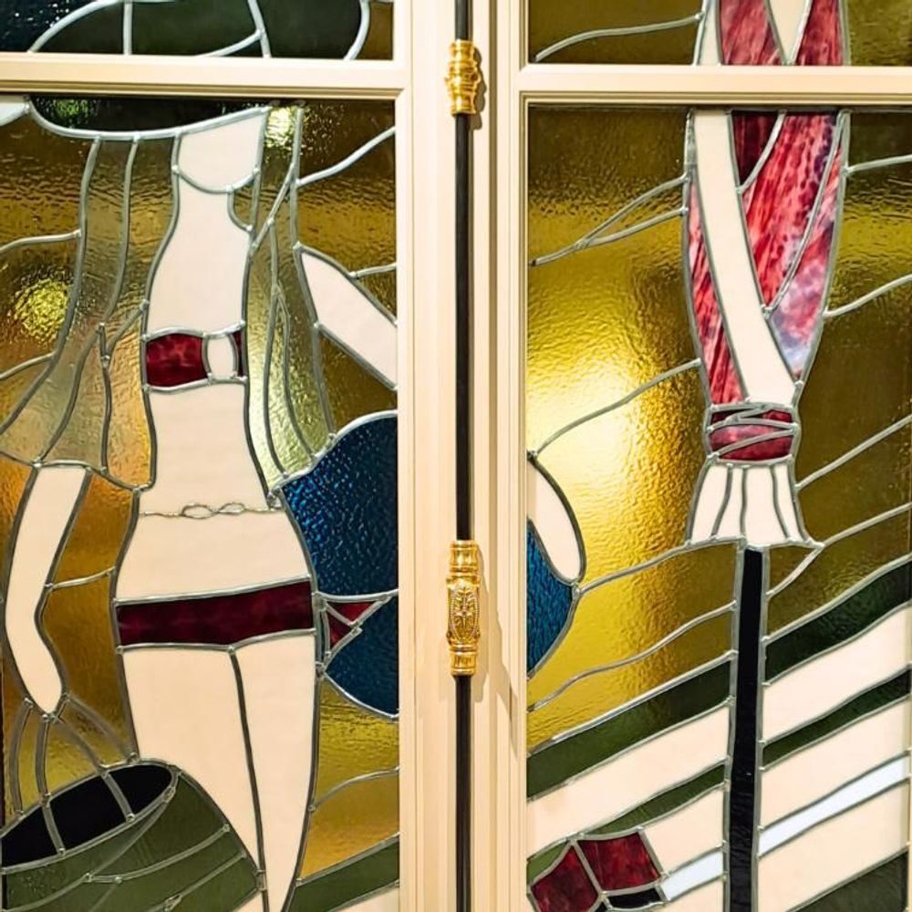 Stained glass decoration - STAINED GLASS\" PARISIAN AT THE BEACH\ " - ISABELLE ADRAGNA