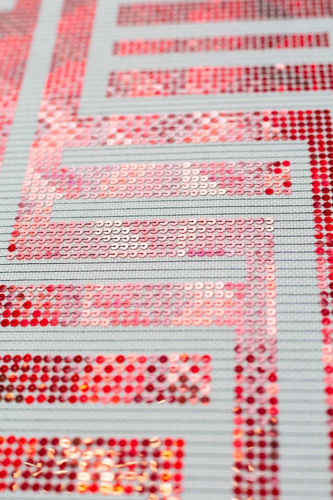 Tableaux - Tableau unique brodé à la main "La Première Couleur est Vermeil" - JULIE BARBEAU