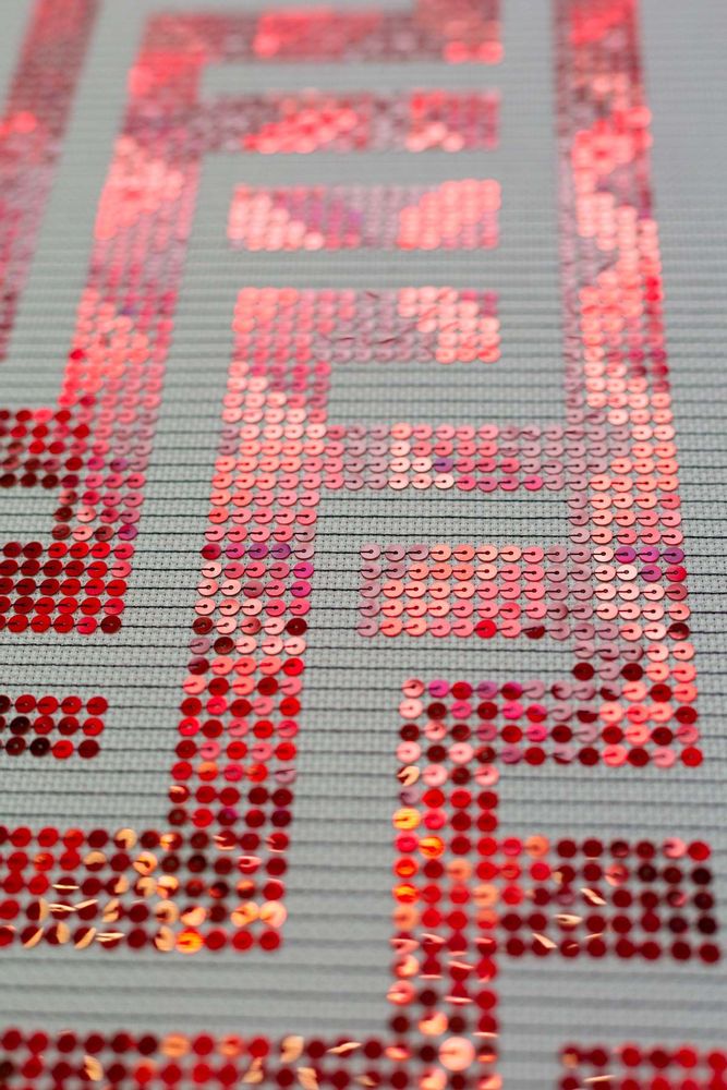 Tableaux - Tableau unique brodé à la main "La Première Couleur est Vermeil" - JULIE BARBEAU