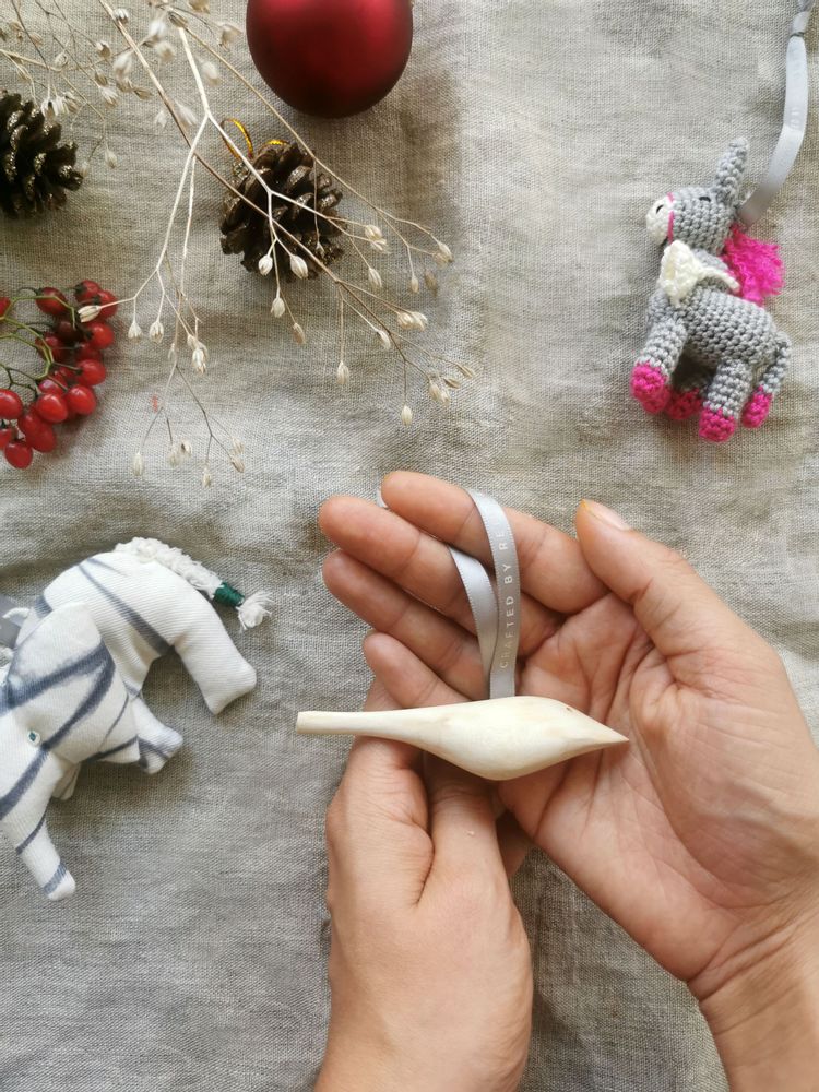 Christmas garlands and baubles - Peaceful Dove - Ornament - UNHCR/MADE51