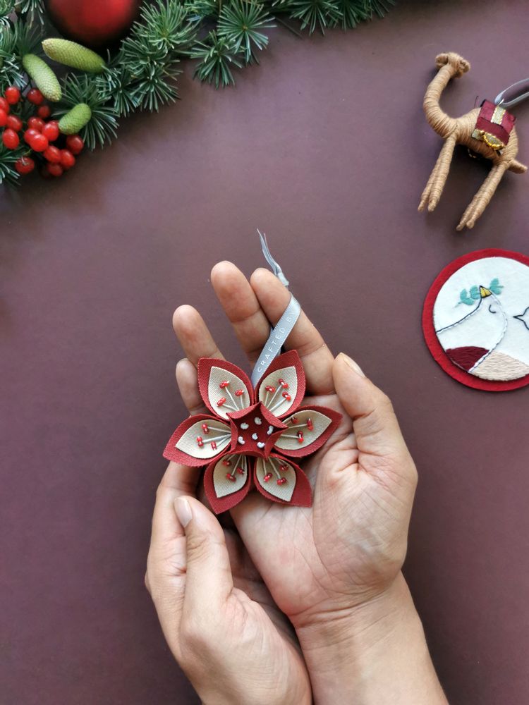 Christmas garlands and baubles - Ornament - flower of life - UNHCR/MADE51