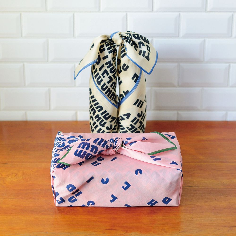 Foulards et écharpes - TYPEFACE FUROSHIKI - TOMIGAYA LETTERPRESS