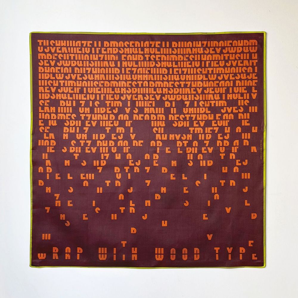 Foulards et écharpes - TYPEFACE FUROSHIKI - TOMIGAYA LETTERPRESS