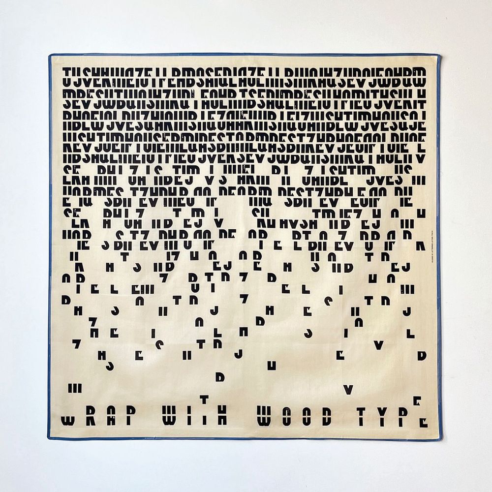 Foulards et écharpes - TYPEFACE FUROSHIKI - TOMIGAYA LETTERPRESS