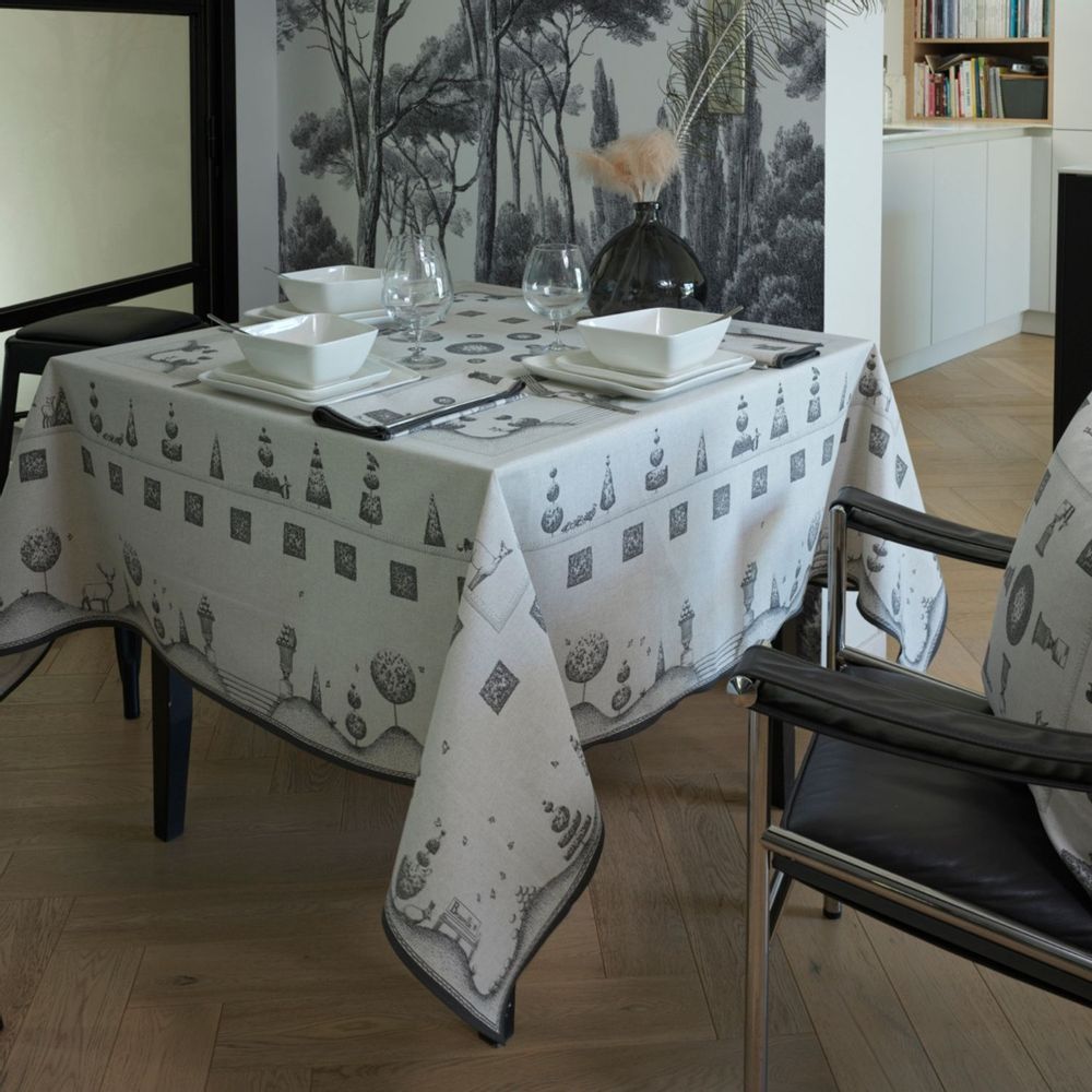 Table linen - The Wonderful Garden Tablecloth - BEAUVILLÉ