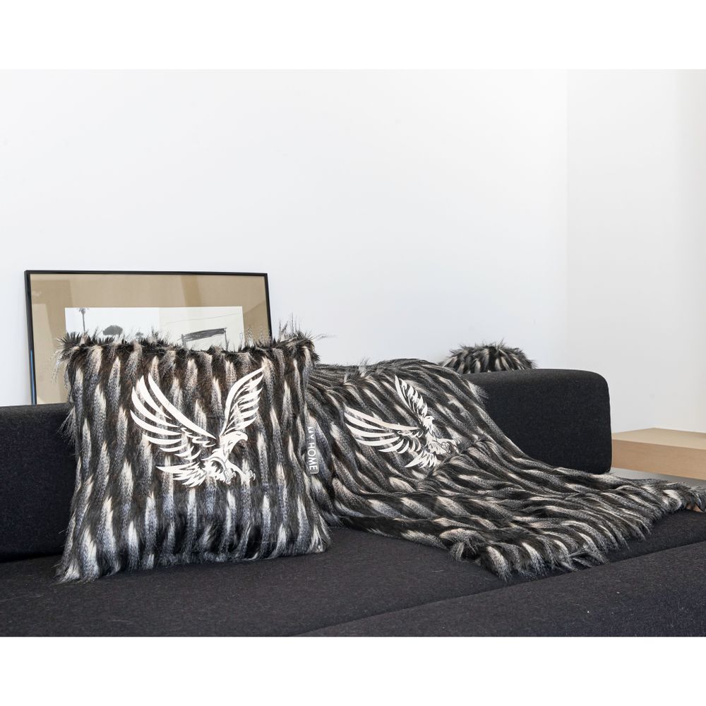 Accessoires de déco extérieure - Coussin brodé en fausse fourrure noire et blanche - MX HOME