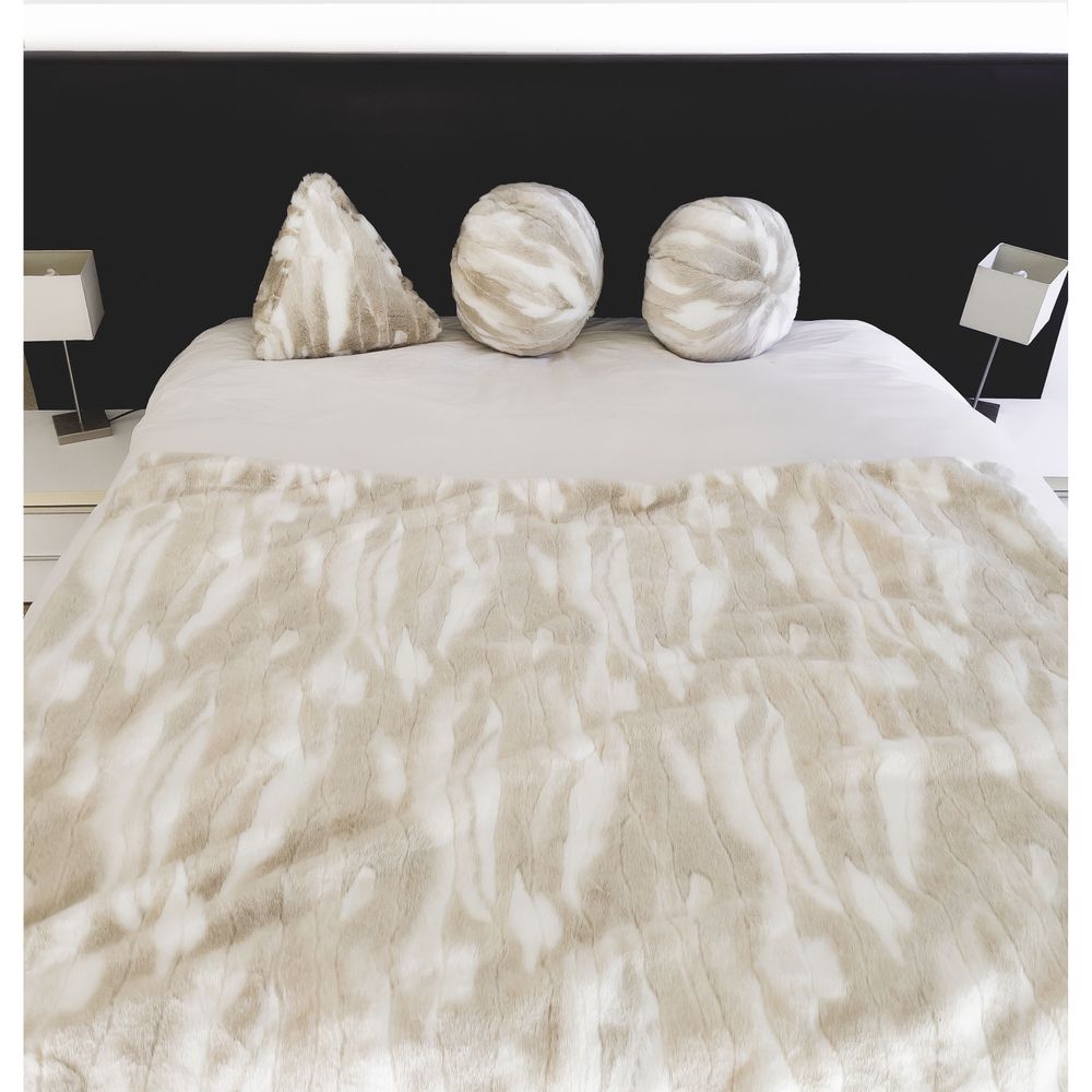 Outdoor decorative accessories - Beige and white faux fur cushion - MX HOME