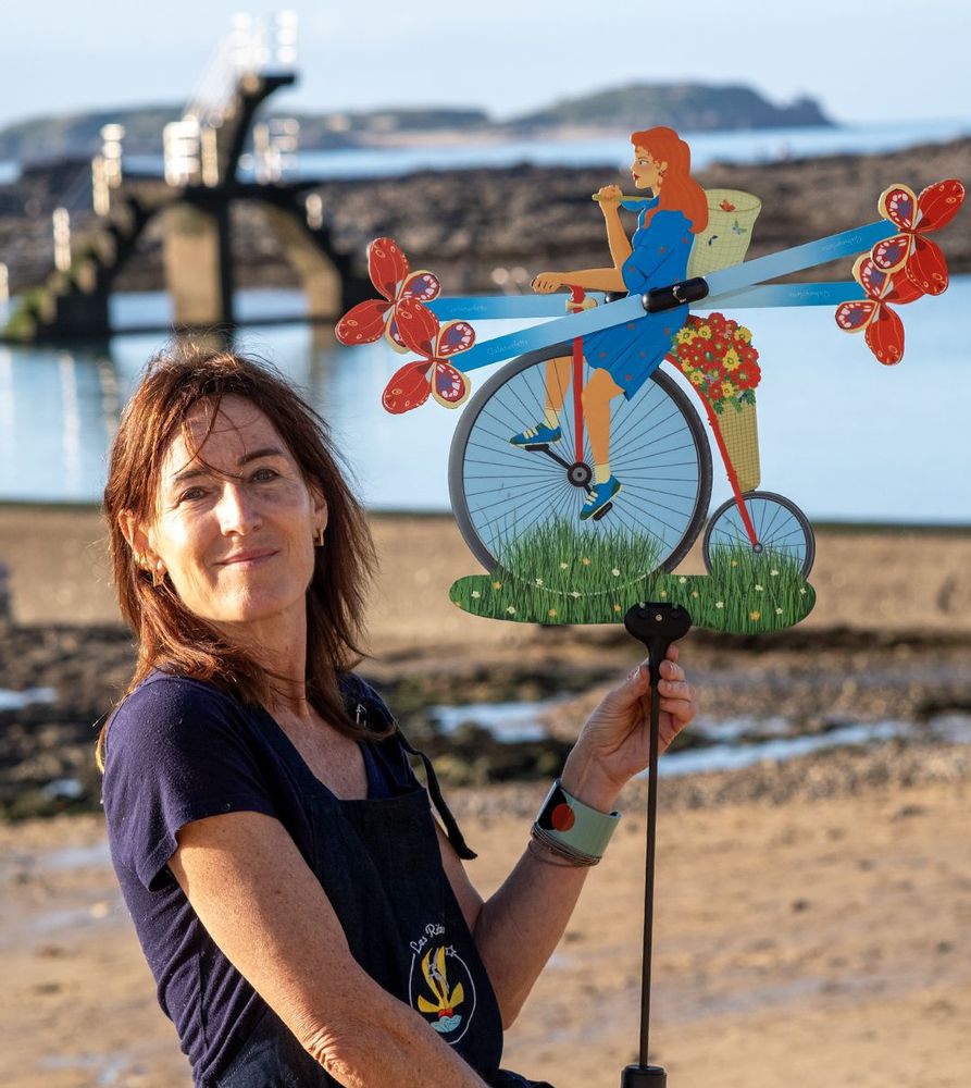 Outdoor decorative accessories - Gabi Cyclette weather vane - LES RITOURNAILES