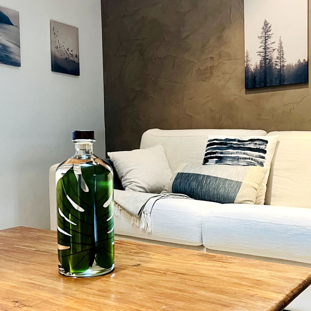 Gifts - Theophile's Herbarium — Monstera XL - Plant immersed in a bottle - THEOPHILE BERTHON