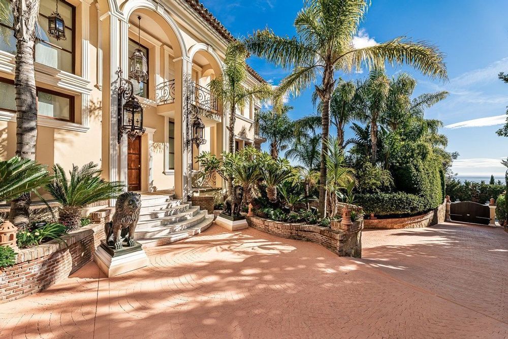 Accessoires de déco extérieure - Lanterne en fer forgé - GUADARTE