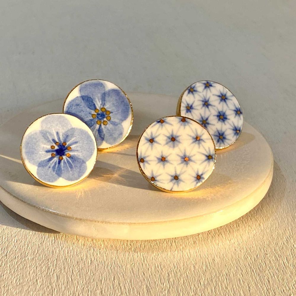 Bijoux - DESSINÉ À LA MAIN EN BLEU ET BLANC - NANAYOSHA