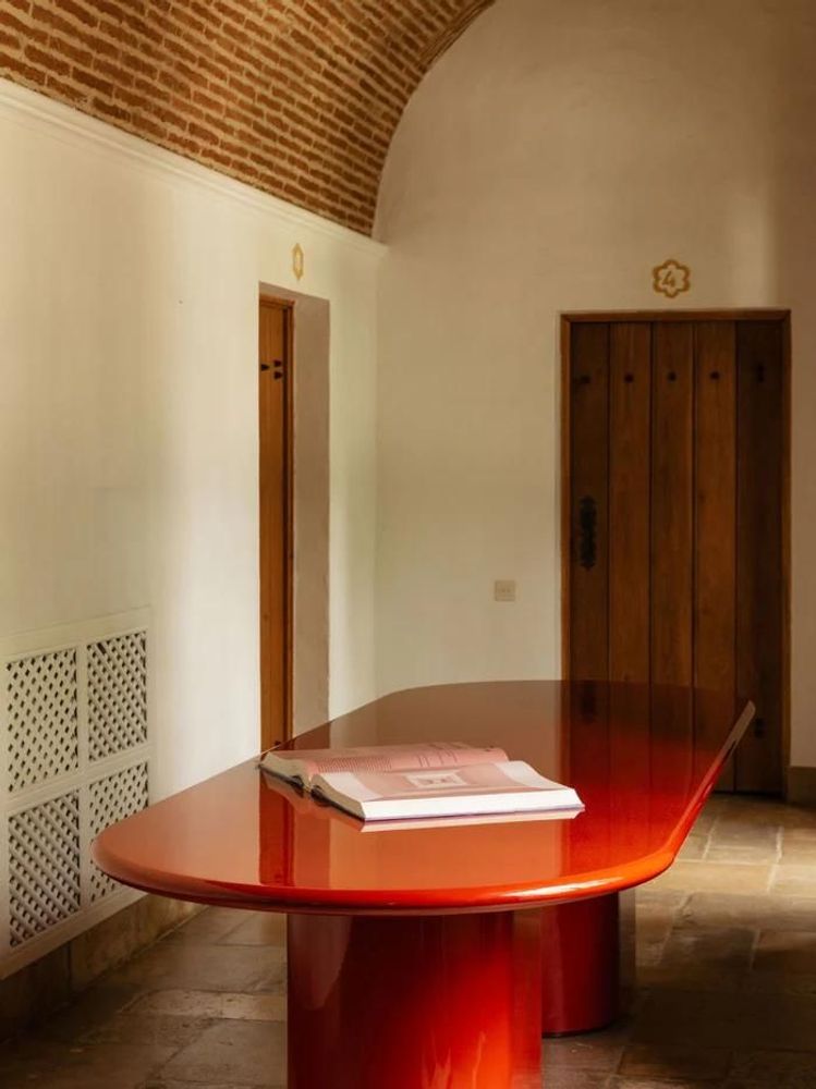 Tables Salle à Manger - Table de salle à manger en bois rouge Amendoeira - HOUSE OF CAPRICORN