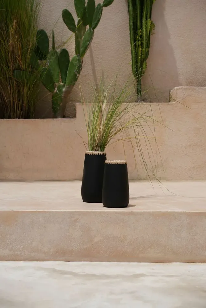 Vases - The Sneaky Vase - Black Natural - M - BAZAR BIZAR LIVING