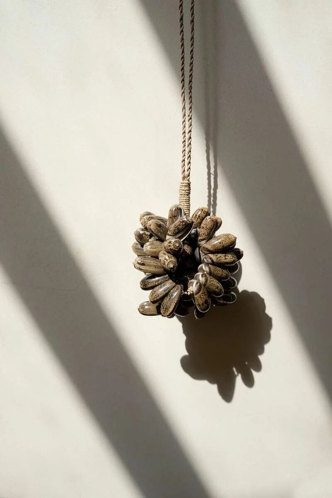Objets de décoration - La Pompon En Cowrie Brun - BAZAR BIZAR LIVING