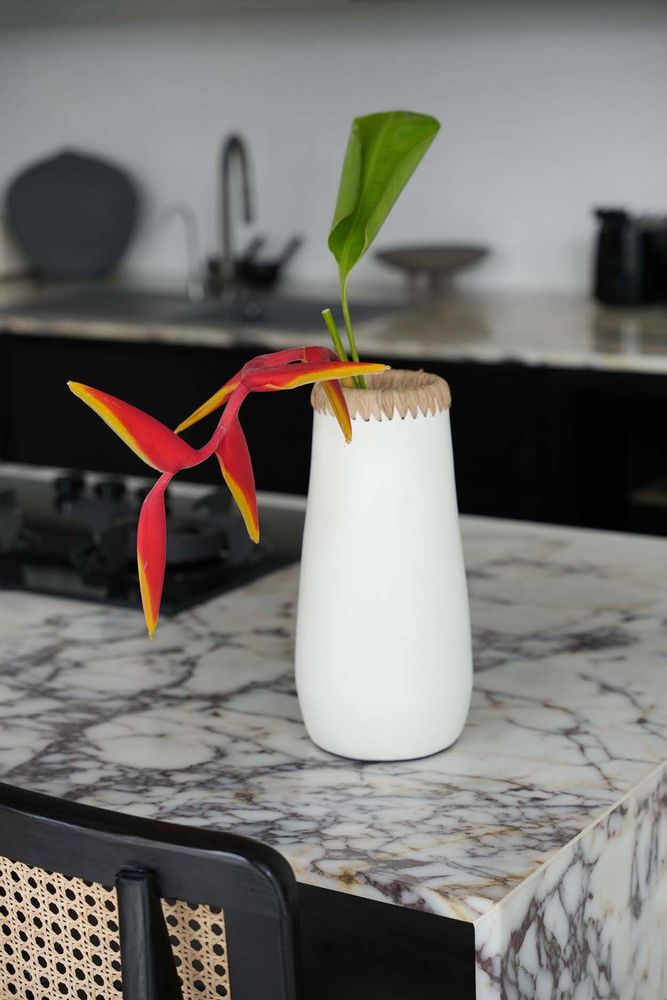 Vases - The Sneaky Vase - White Natural - L - BAZAR BIZAR LIVING