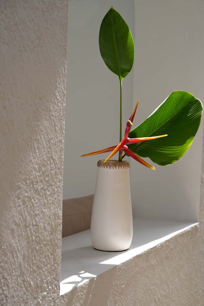 Vases - The Sneaky Vase - White Natural - L - BAZAR BIZAR LIVING