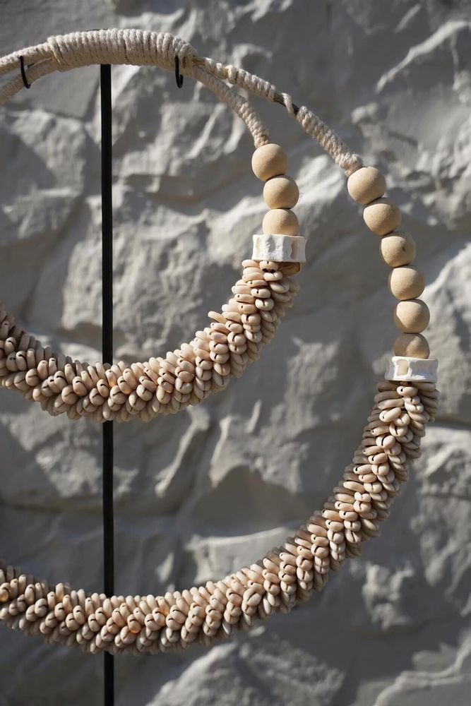 Decorative objects - The Double Shell Necklace On Stand - Natural - BAZAR BIZAR LIVING