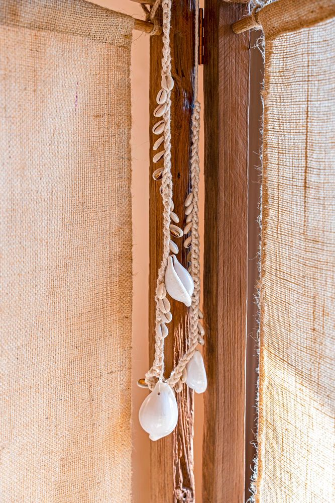 Bijoux - Le grand collier en forme de cauri blanc - BAZAR BIZAR LIVING