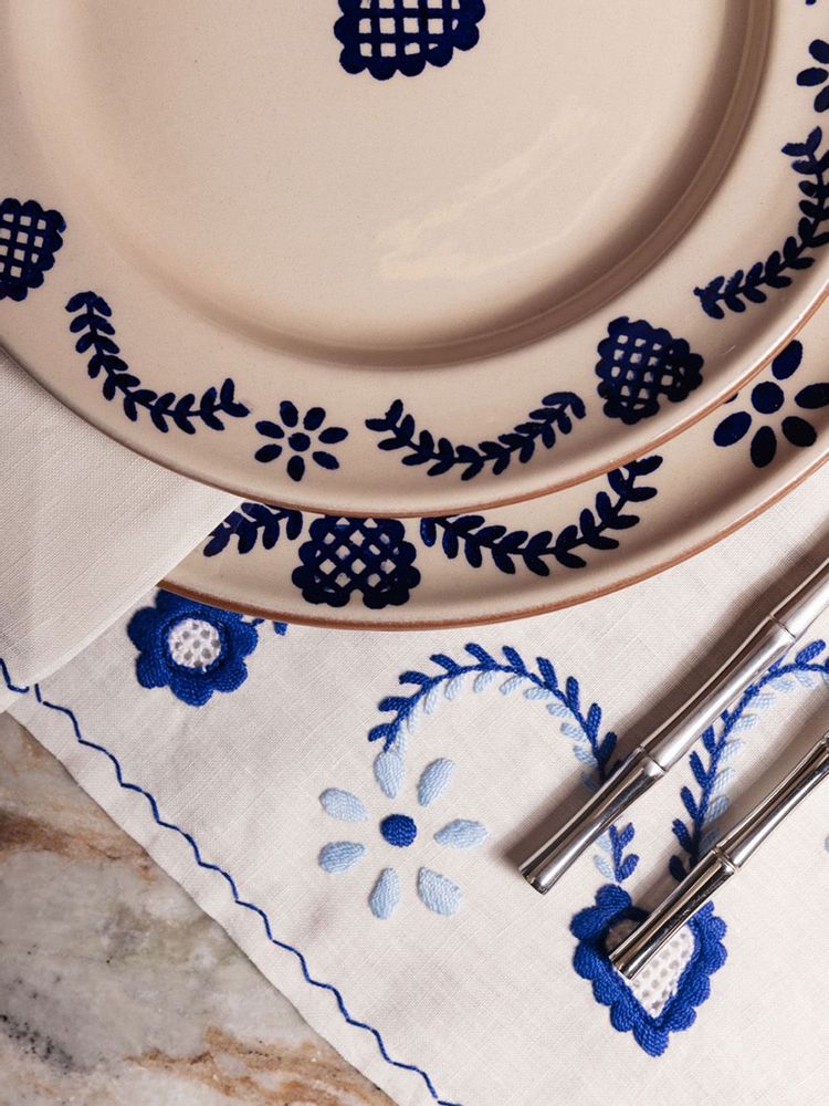 Sets de table - Ensemble napperon et serviette Viana brodés à la main - HOUSE OF CAPRICORN