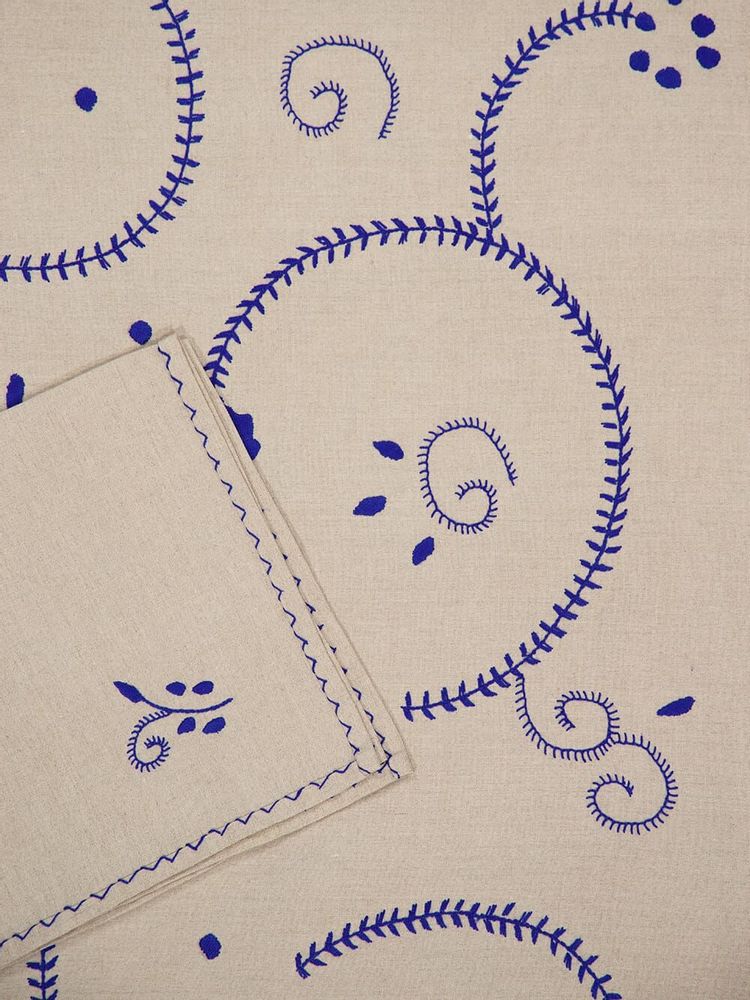 Nappes - Hand Embroidered Viana Tablecloth and Napkin Set - HOUSE OF CAPRICORN