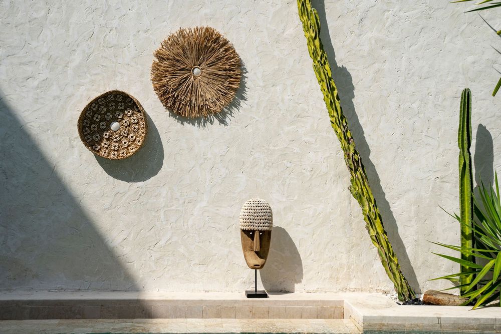 Decorative objects - The Cowrie Mask on Stand - Large - BAZAR BIZAR LIVING