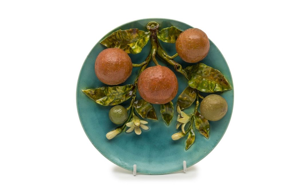 Formal plates - Ceramic plate from Menton decorated with oranges in relief - GALERIE VAUCLAIR