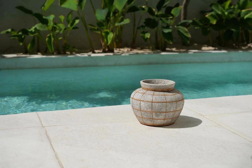 Vases - Le Vase Belly - Béton Naturel - M - BAZAR BIZAR LIVING