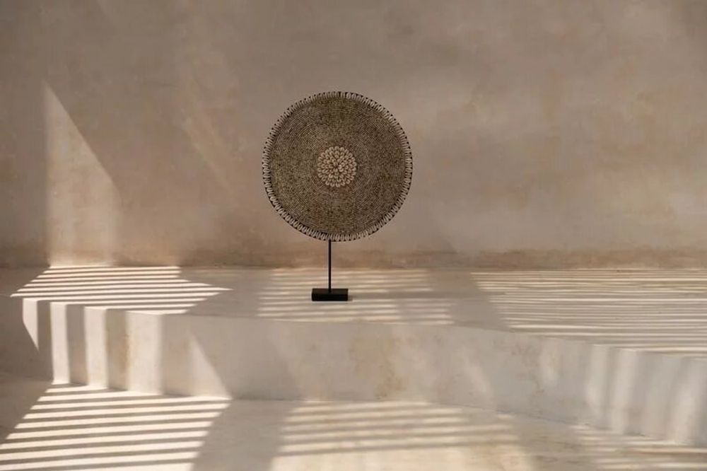 Objets de décoration - Le Coquillage Guadeloupe sur Stand - Naturel Blanc - BAZAR BIZAR LIVING