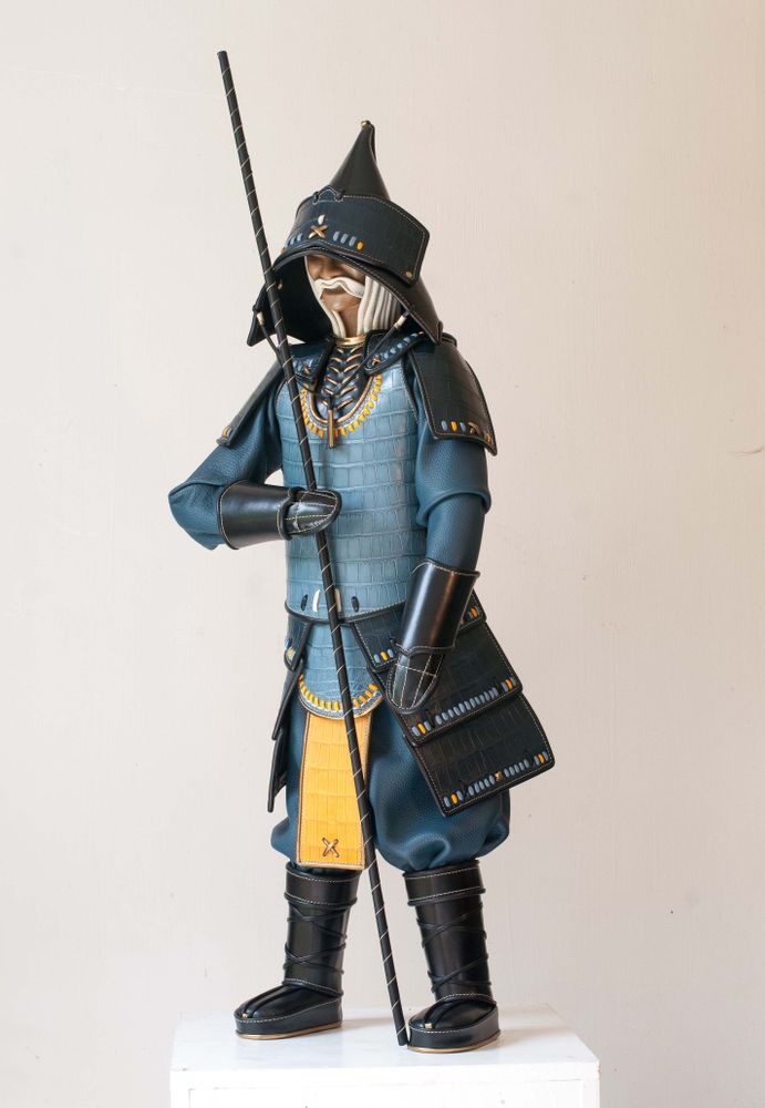 Sculptures, statuettes and miniatures - Large Crocodile Samurai Leather Sculpture - ANNIE DELEMARLE SCULPTURE CUIR