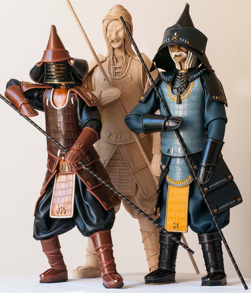 Sculptures, statuettes and miniatures - Large Crocodile Samurai Leather Sculpture - ANNIE DELEMARLE SCULPTURE CUIR
