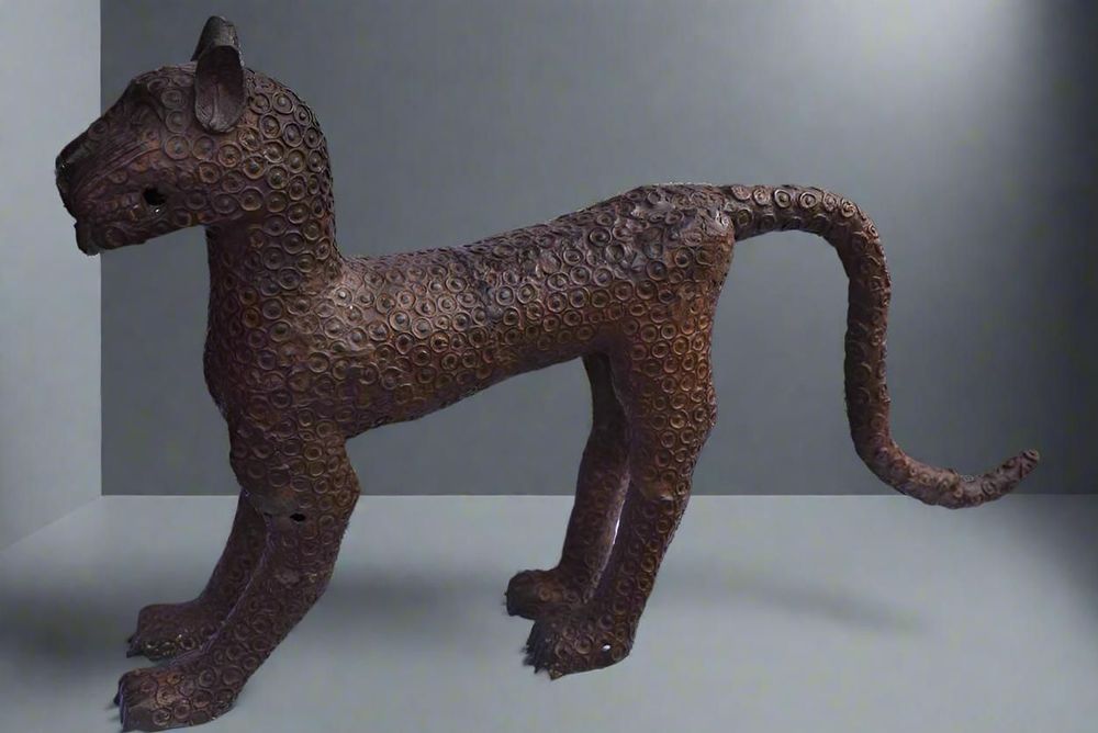 Unique pieces - Large bronze leopard, IFE art - QUINTESSENCE AFRICAINE