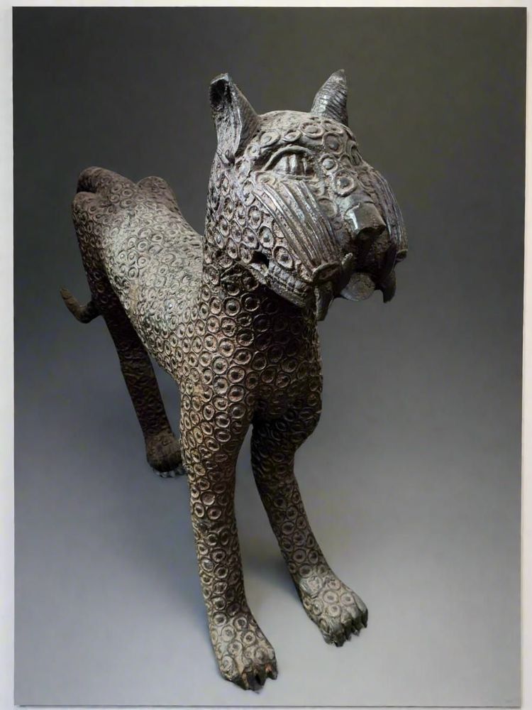 Unique pieces - Large bronze leopard, IFE art - QUINTESSENCE AFRICAINE